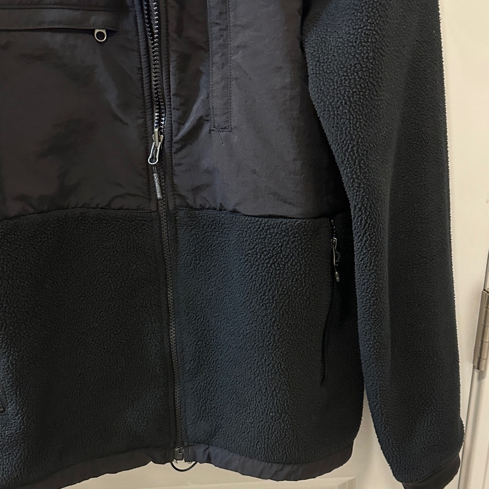 The North Face Men's Black Performance Jacket - Picture 5 of 9